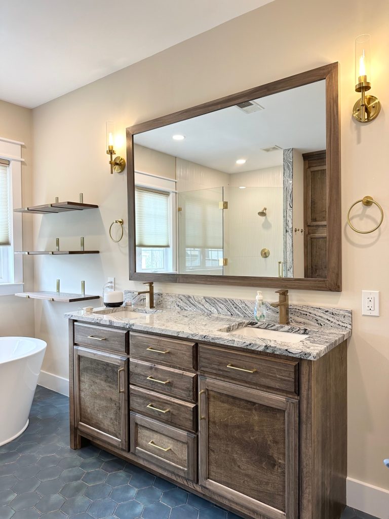 mirror with wash basin