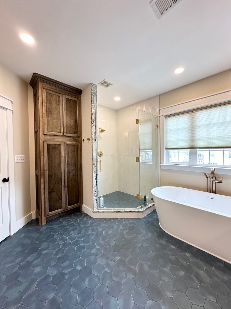 a clean beautiful bath area with bathtub