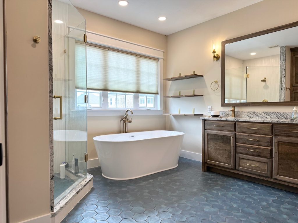 beautiful bath area with bathtub