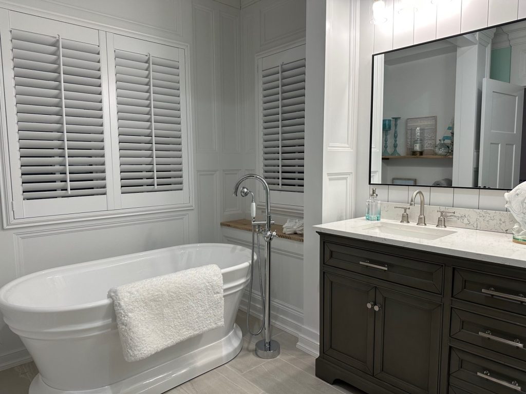 a clean beautiful bath area with bathtub
