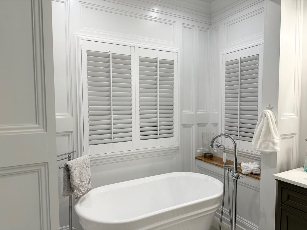 a clean beautifull bath area with bathtub